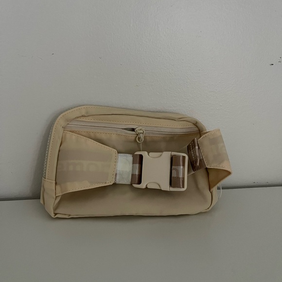 Lululemon everywhere belt bag large 2L - Picture 2 of 3